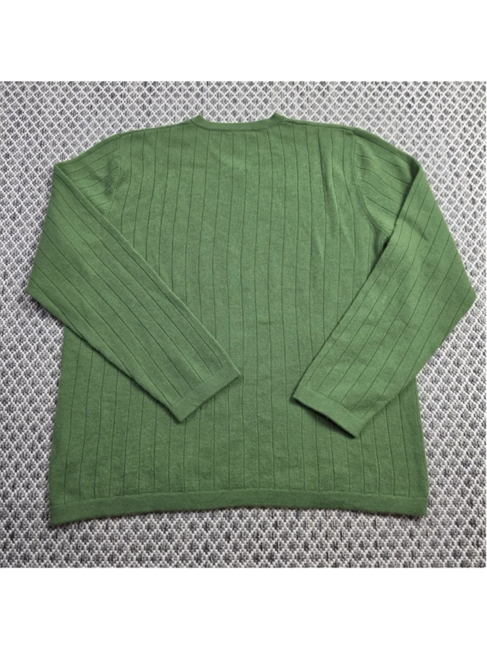 100% Cashmere Sweater Men’s Medium Green Ribbed V Neck Pullover Apt. 9